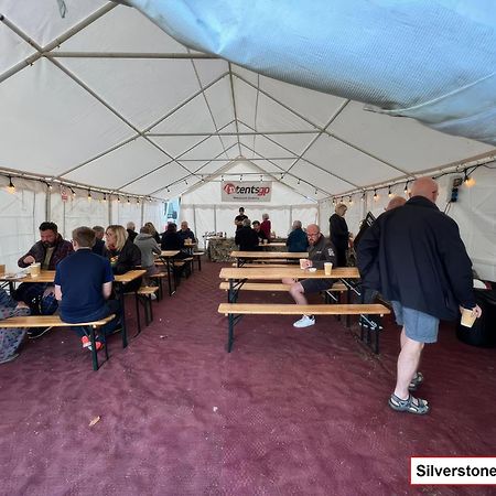 Silverstone Glamping And Pre-Pitched Camping With Intentsgp Exterior photo