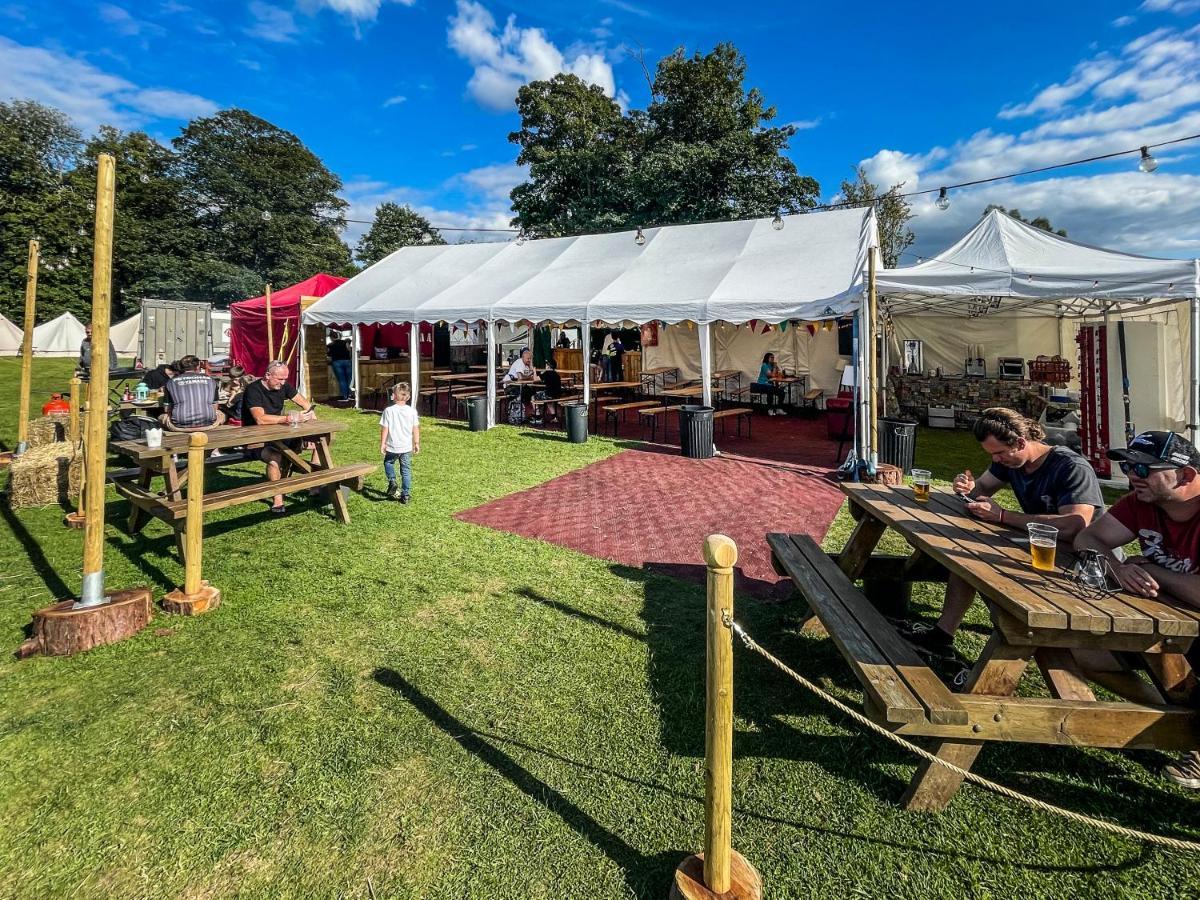 Silverstone Glamping And Pre-Pitched Camping With Intentsgp Hotel Exterior photo