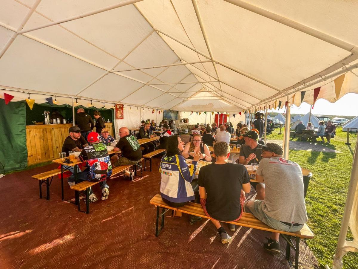 Silverstone Glamping And Pre-Pitched Camping With Intentsgp Hotel Exterior photo