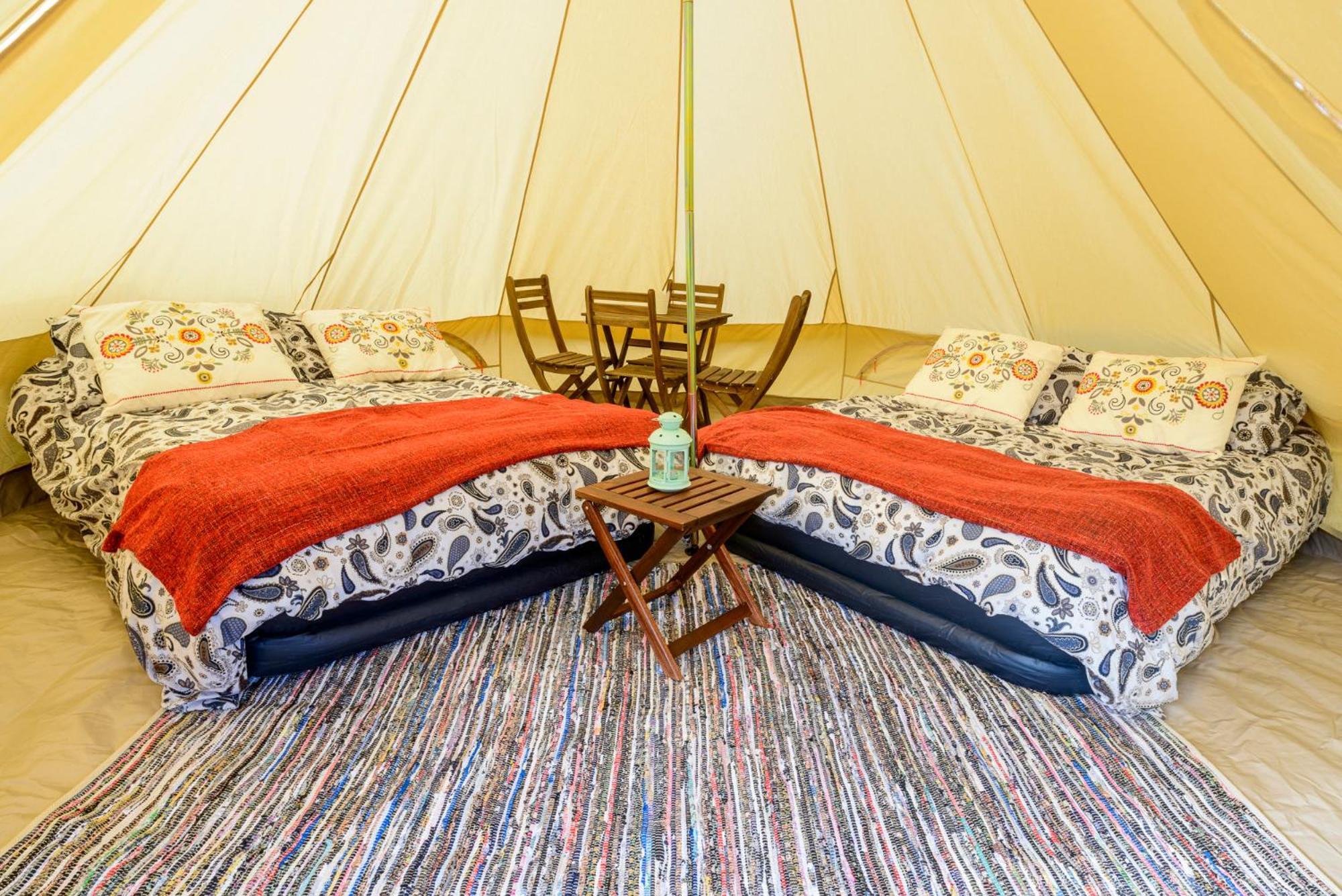 Silverstone Glamping And Pre-Pitched Camping With Intentsgp Hotel Exterior photo