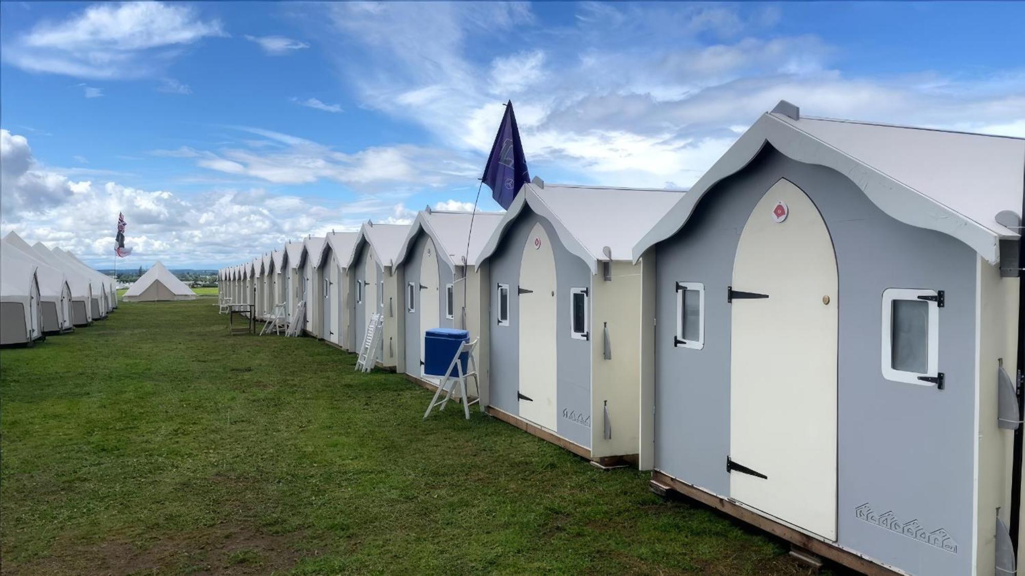 Silverstone Glamping And Pre-Pitched Camping With Intentsgp Hotel Exterior photo