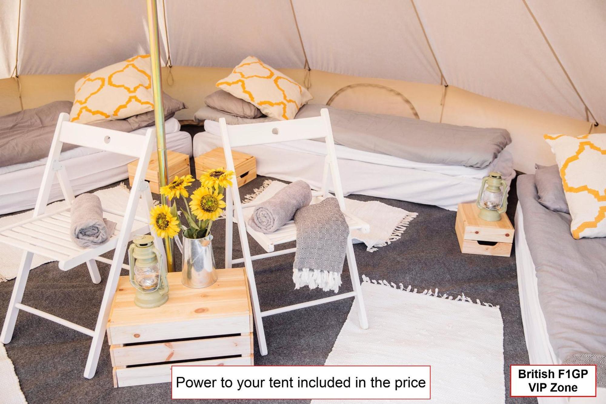 Silverstone Glamping And Pre-Pitched Camping With Intentsgp Room photo