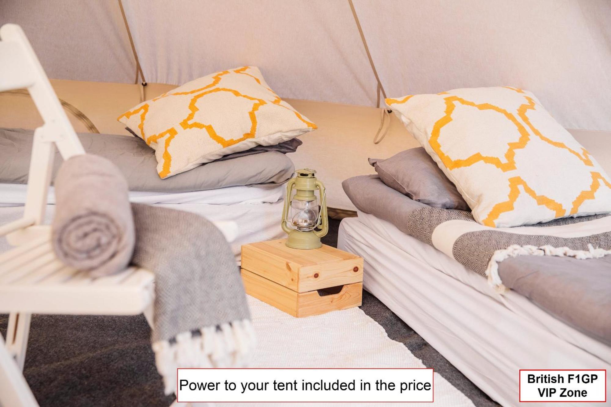 Silverstone Glamping And Pre-Pitched Camping With Intentsgp Room photo