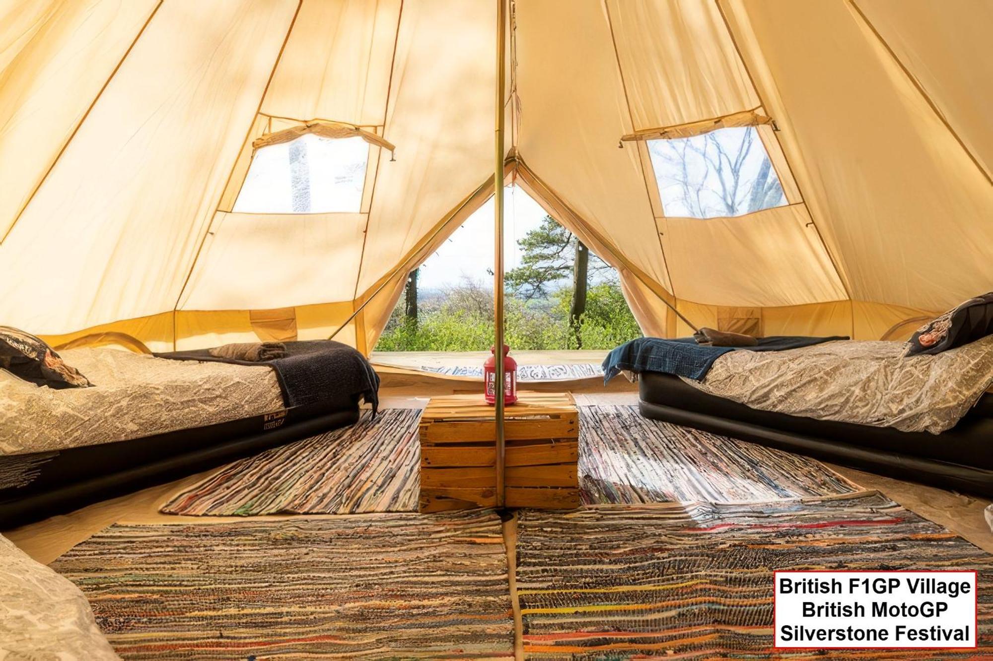 Silverstone Glamping And Pre-Pitched Camping With Intentsgp Room photo