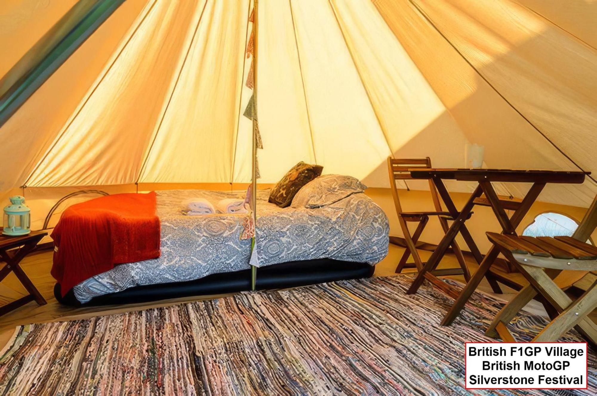 Silverstone Glamping And Pre-Pitched Camping With Intentsgp Room photo