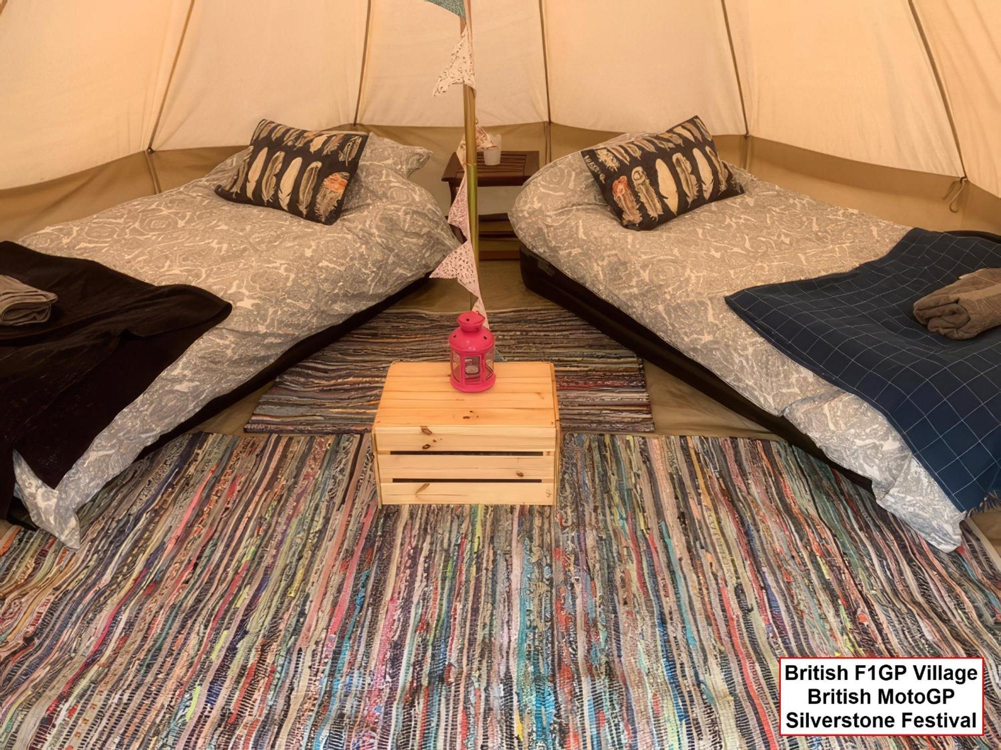 Silverstone Glamping And Pre-Pitched Camping With Intentsgp Room photo