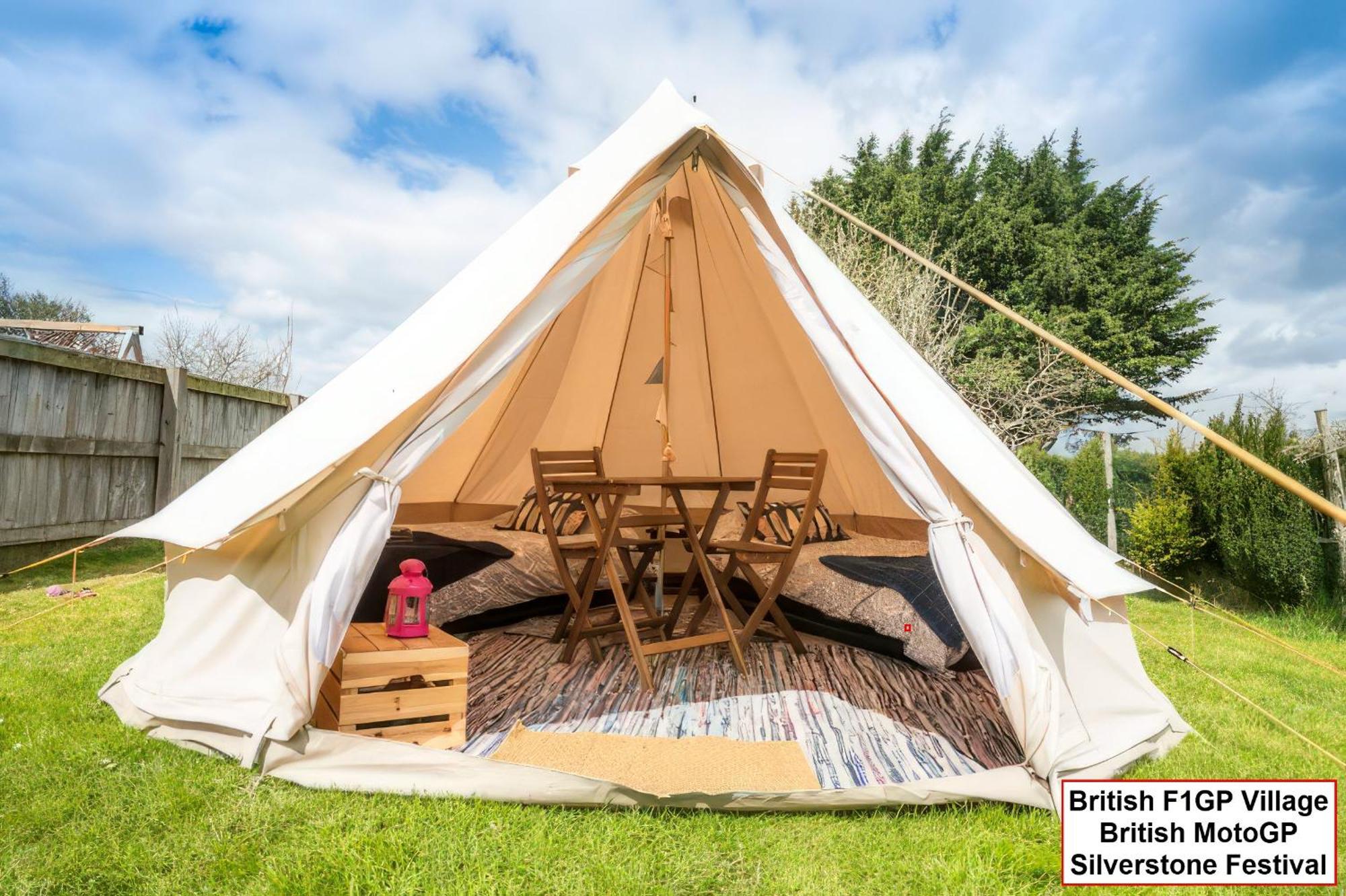 Silverstone Glamping And Pre-Pitched Camping With Intentsgp Room photo