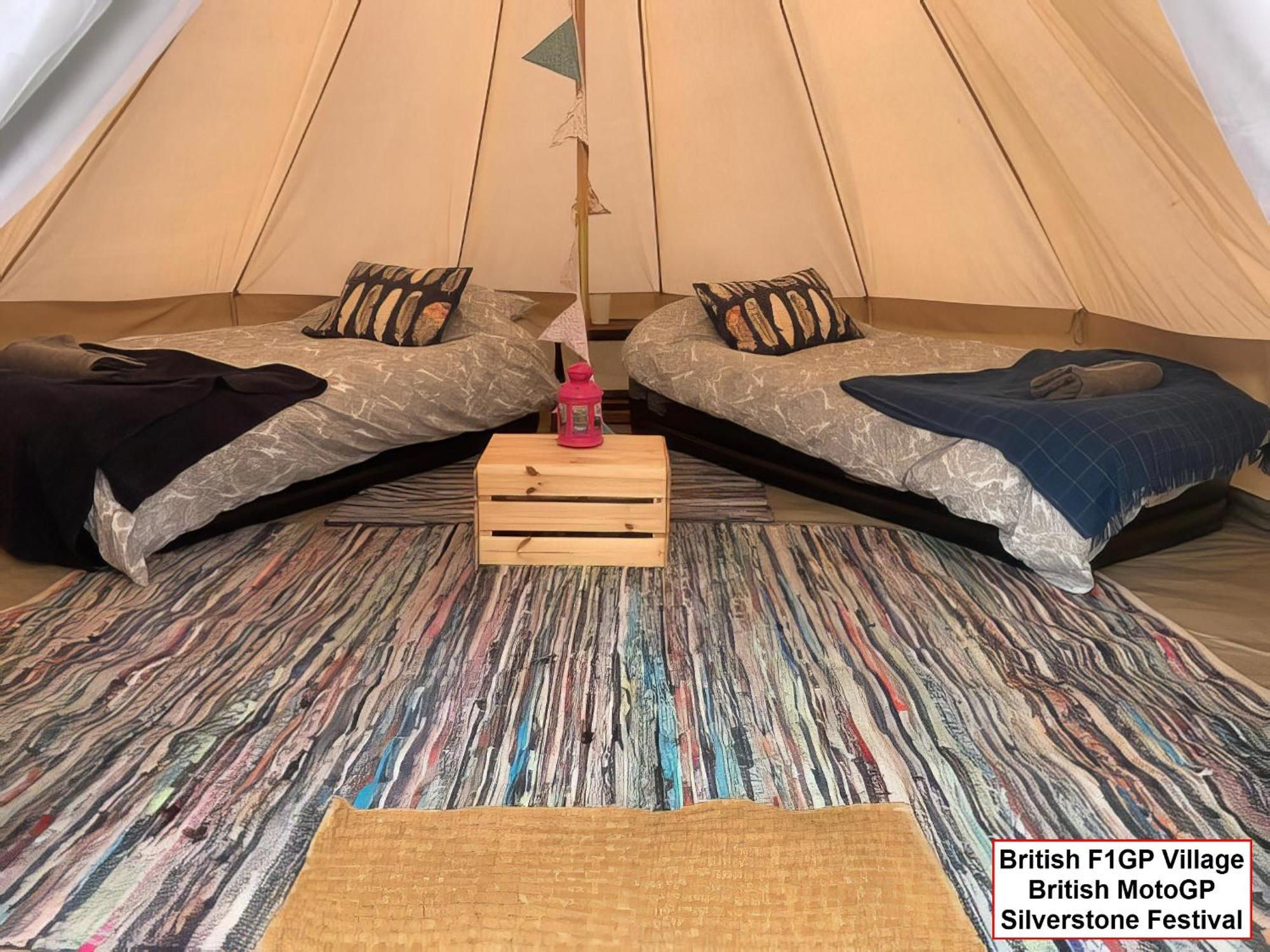 Silverstone Glamping And Pre-Pitched Camping With Intentsgp Room photo