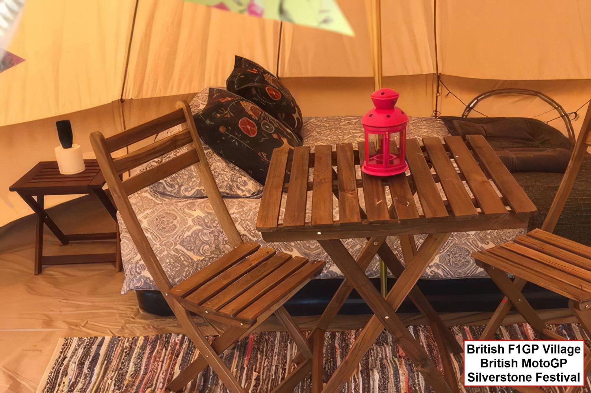 Silverstone Glamping And Pre-Pitched Camping With Intentsgp Room photo