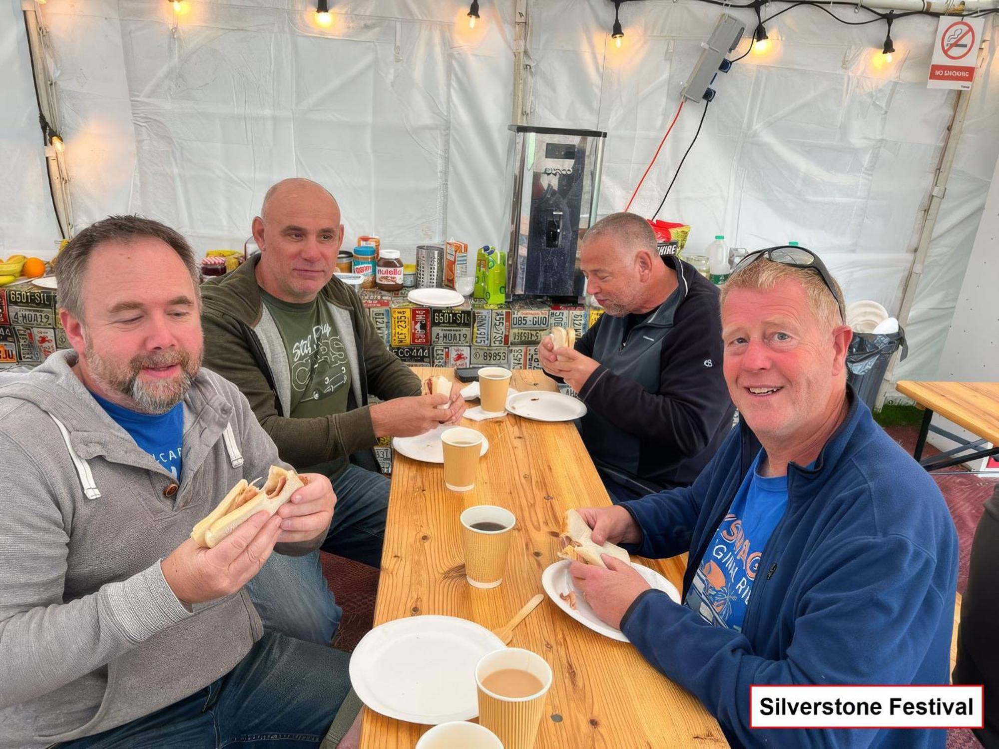 Silverstone Glamping And Pre-Pitched Camping With Intentsgp Exterior photo