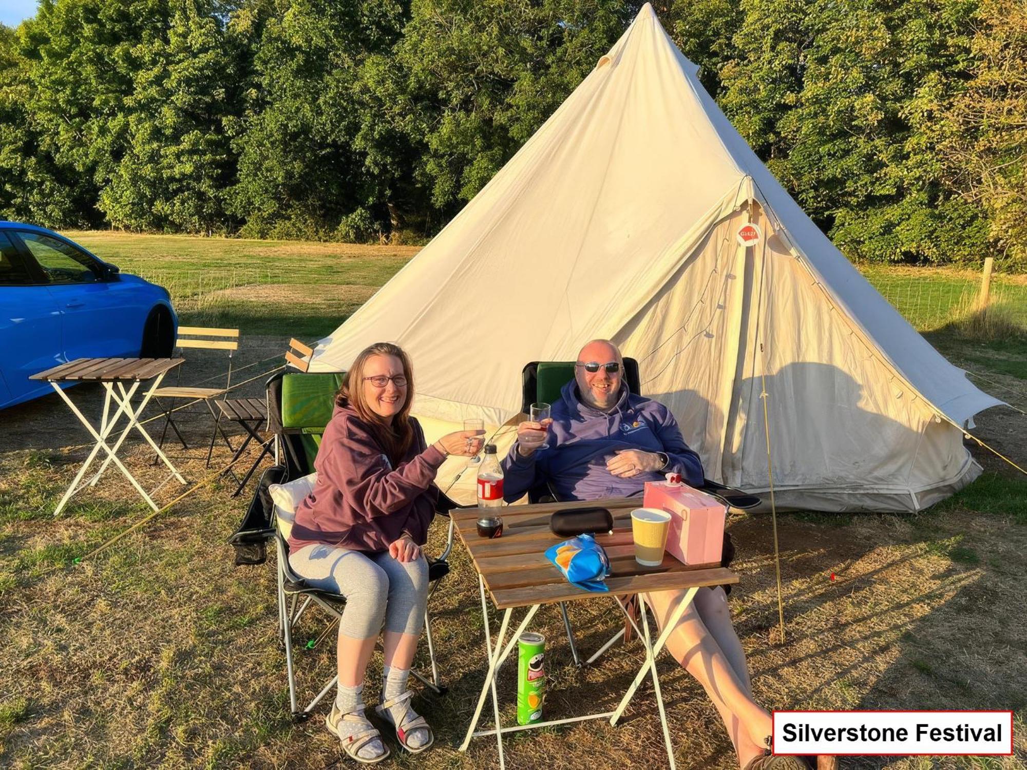Silverstone Glamping And Pre-Pitched Camping With Intentsgp Exterior photo