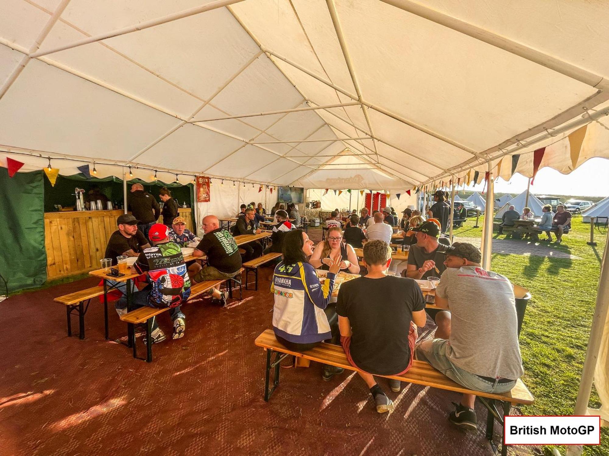 Silverstone Glamping And Pre-Pitched Camping With Intentsgp Exterior photo