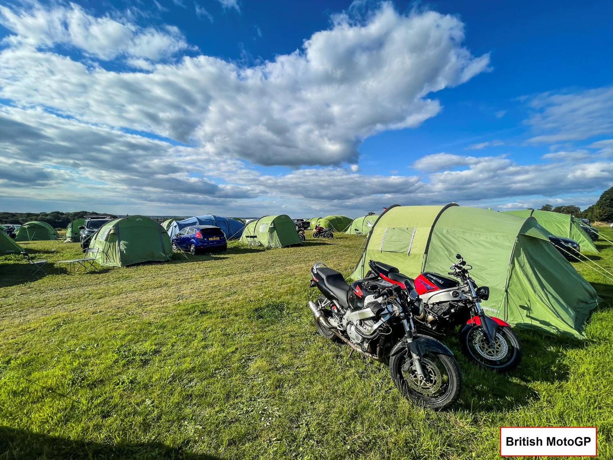 Silverstone Glamping And Pre-Pitched Camping With Intentsgp Exterior photo