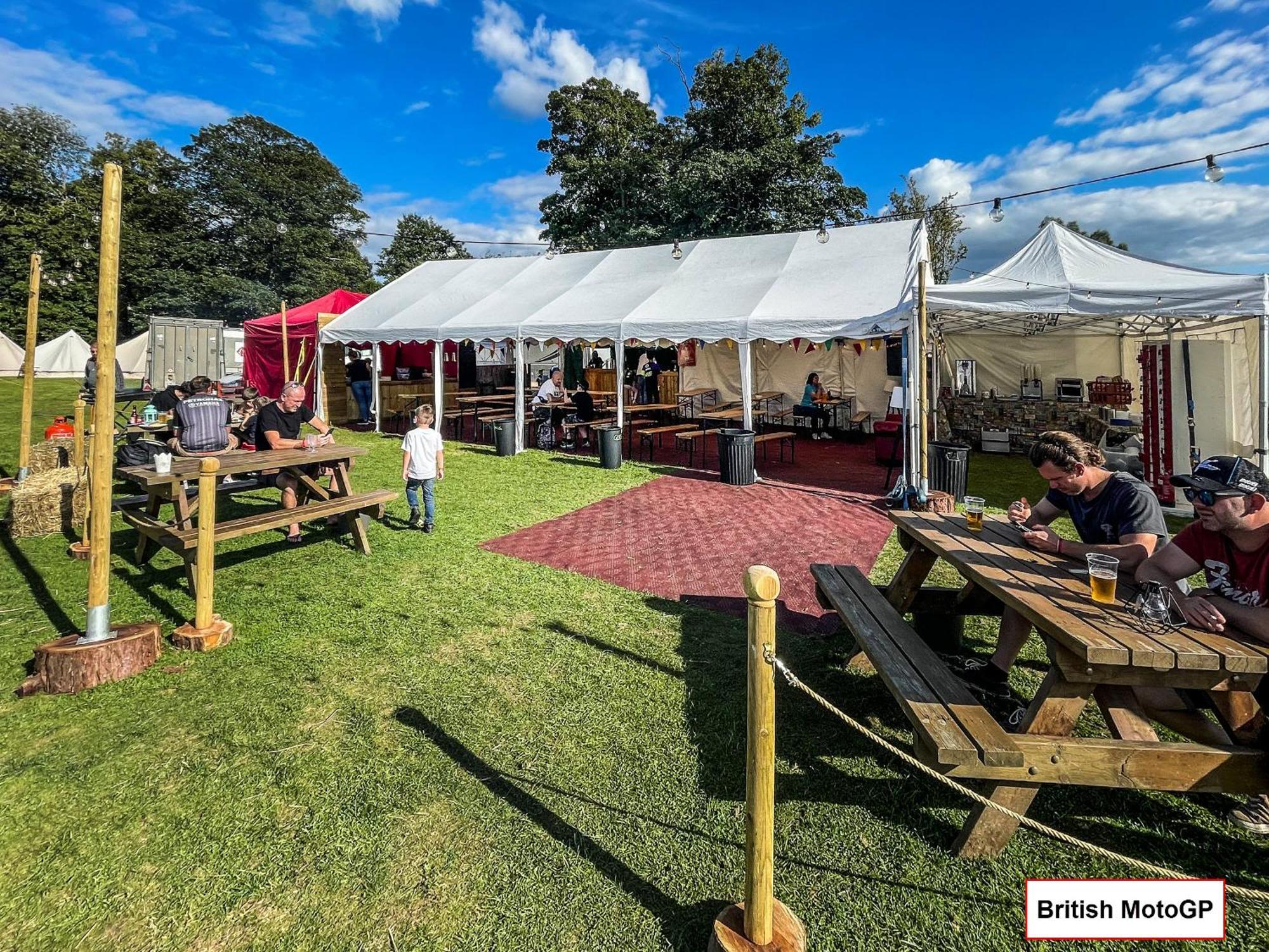 Silverstone Glamping And Pre-Pitched Camping With Intentsgp Exterior photo